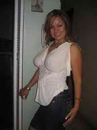 a milf living in Maywood, Illinois